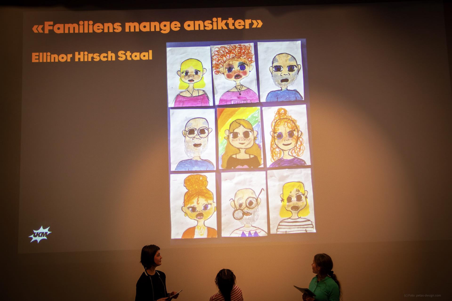 Bidragene til kunstutstillingen ble vist på storskjerm i forestillingen, i tillegg til selve utstillingen i Hamsunsenterets Kafé Sult. Foto: Peter Krüger